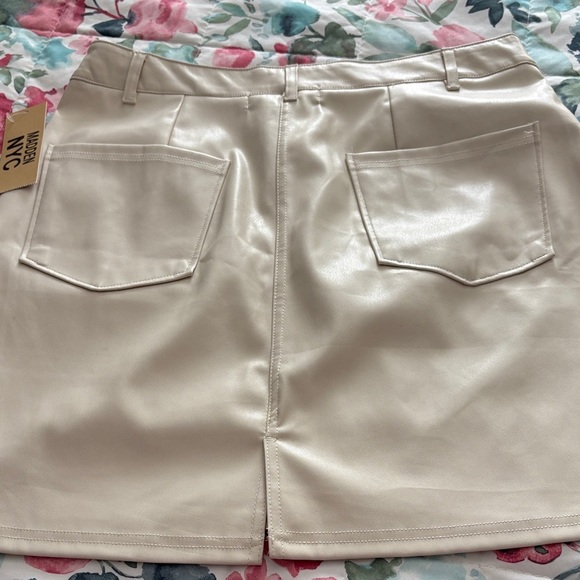 Madden NYC Vegan Leather Winter White Mini Skirt Size L - Picture 5 of 8